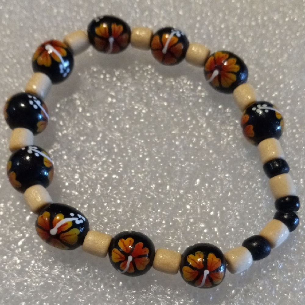 Hawaiian Floral Black and Cream Beaded Bracelets